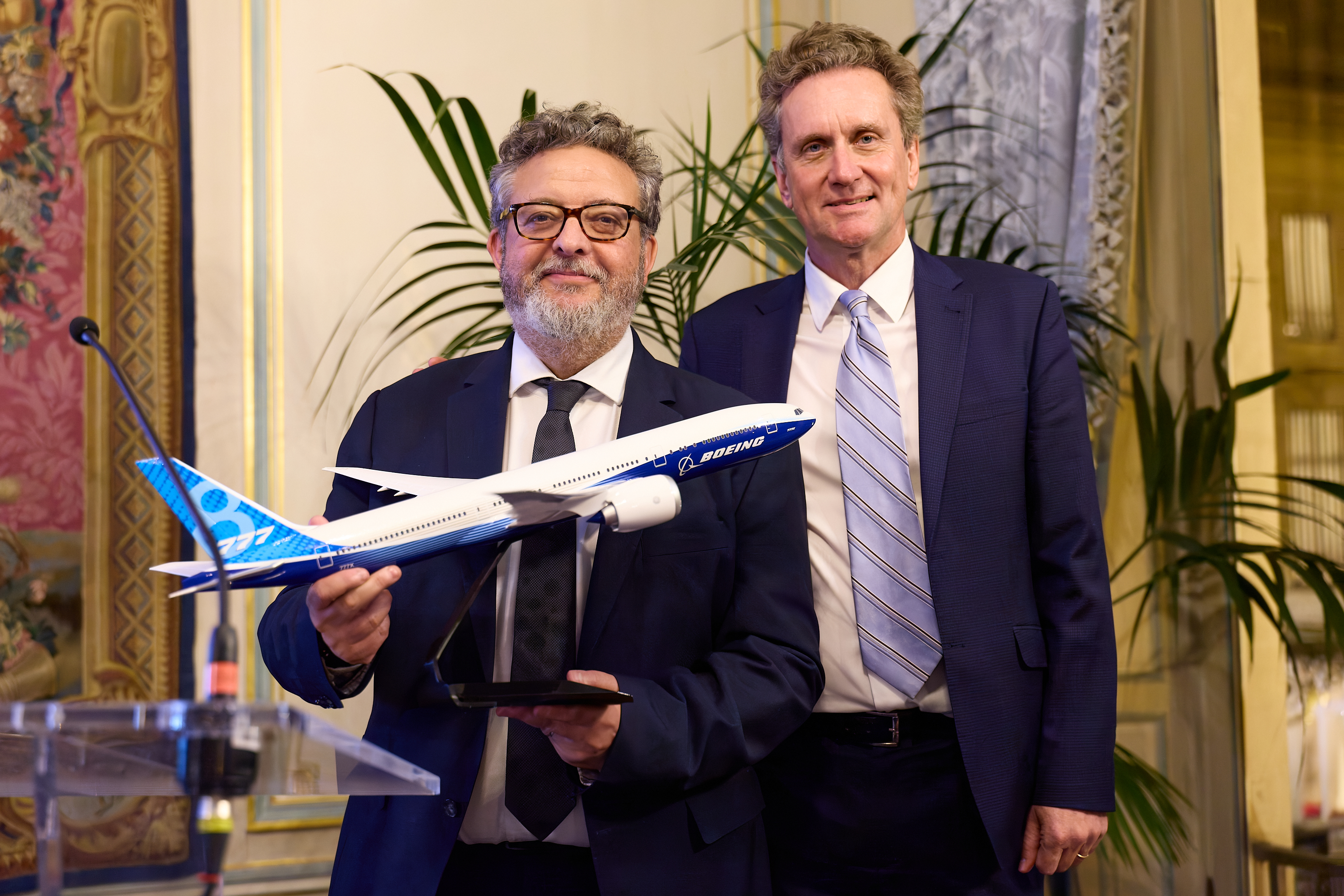 Hutchinson rejoint la Boeing French Team, Nicolas ORANCE & Jean Marc FRON